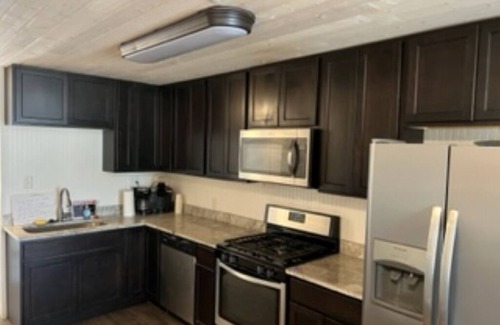 Venice Alquiler De Eote | HOUSEBOAT 2br/1ba RENOVATED, MAIN DOCK, Sleeps 7-8/Venice Marina