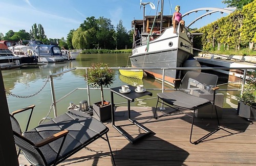 Vahrenwald-List Alquiler De Eote | Houseboat ANKERLOFT - vacation on the water in the middle of Hanover's marina!