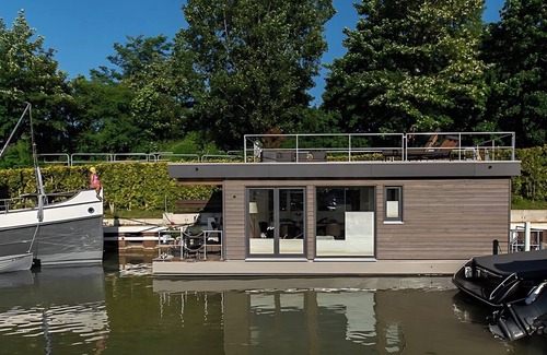 Vahrenwald-List Alquiler De Eote | Houseboat ANKERLOFT - vacation on the water in the middle of Hanover's marina!