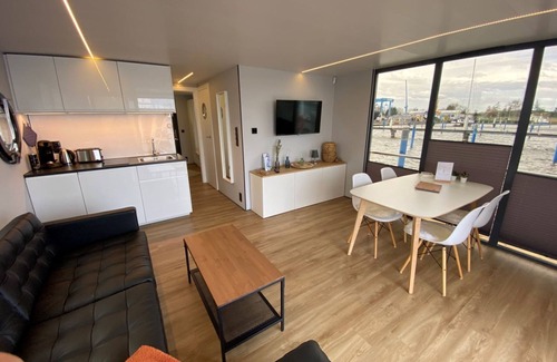 Barth Alquiler De Eote | Houseboat Fjord Vineta with bio sauna and roof terrace in Barth