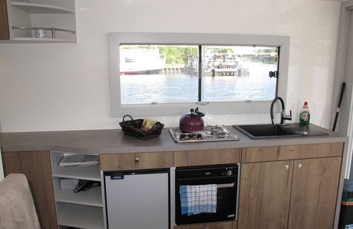 Oberhavel Apartamento | Houseboat for 4 guests with 25m² in Hennigsdorf (264977)