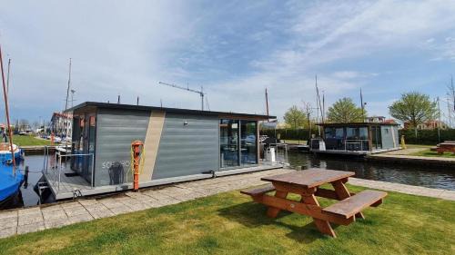 Heeg Chalet De Esquí | Houseboat Heeg 4 persons