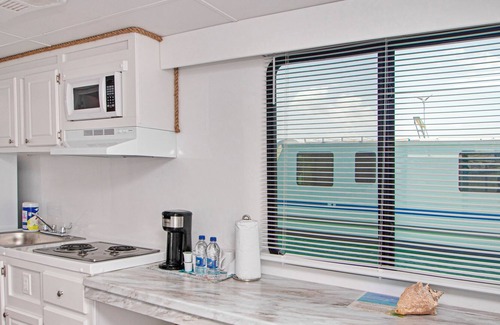 Stocking Island Alquiler De Eote | Houseboat in Paradise, Exuma, Bahamas