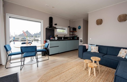 Offingawier Alquiler De Eote | Casa flotante en Sneek con vistas al lago