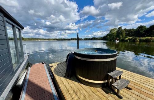 Middelaar Casa | Houseboat Mookerplas met Hottub