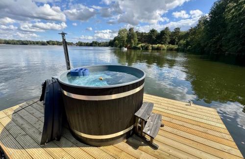 Middelaar Casa | Houseboat Mookerplas met Hottub