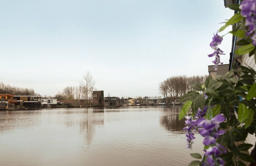 Hoofddorppleinbuurt Alquiler De Eote | Casa flotante - despierta con una gran vista!
