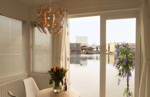 Hoofddorppleinbuurt Alquiler De Eote | Casa flotante - despierta con una gran vista!