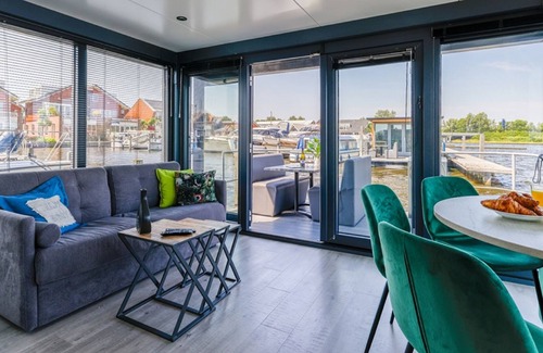 Municipality of Uitgeest Alquiler De Eote | A comfortable barge close to the sea and towns