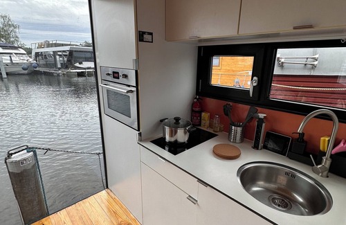 Schmoeckwitz Alquiler De Eote | Houseboat with sauna & fireplace - pure relaxation on the water surrounded by nature