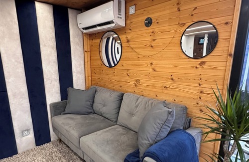 Schmoeckwitz Alquiler De Eote | Houseboat with sauna & fireplace - pure relaxation on the water surrounded by nature