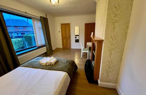 Stoke-on-Trent Casa | Housefield Stay, Room 4