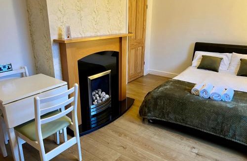 Stoke-on-Trent Casa | Housefield Stay, Room 4