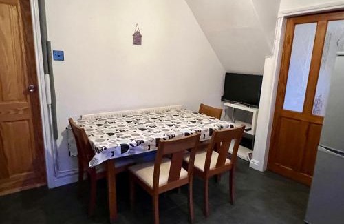 Stoke-on-Trent Casa | Housefield Stay, Room 4