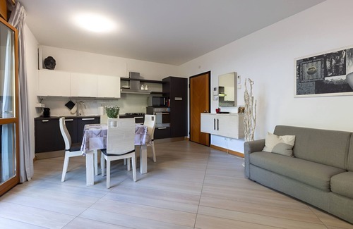 Trezzano sul Naviglio Apartamento | HouseGardenMilano- Near Fiera and Humanitas and San Carlo Hospitals (parking space)