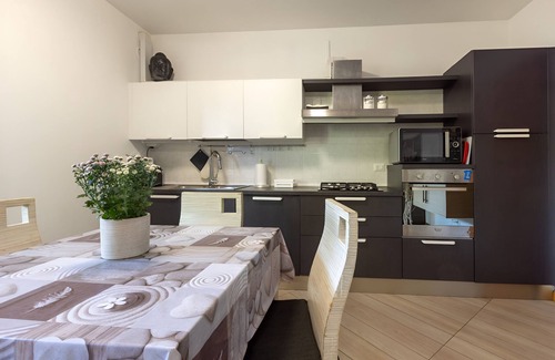 Trezzano sul Naviglio Apartamento | HouseGardenMilano- Near Fiera and Humanitas and San Carlo Hospitals (parking space)