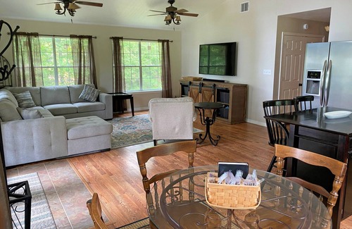 Hemphill Casa | Housen Bay Hideaway * WATERFRONT on Toledo Bend*