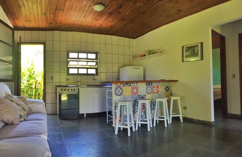 Camburi Casa | Casas de 2 habitaciones en Camburi Beach para alquiler diario, mensual y anual.