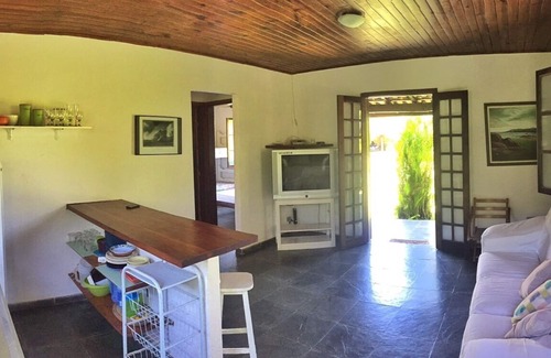 Camburi Casa | Casas de 2 habitaciones en Camburi Beach para alquiler diario, mensual y anual.