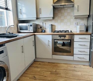 Corby Casa | HouseSleeps5-Parking-Garden-PrivateEntrance