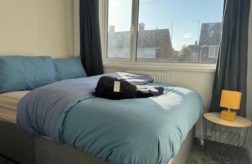 Stockton-on-Tees Casa | HouseSleeps5-Riverfront-Parking-Garden-Contractors
