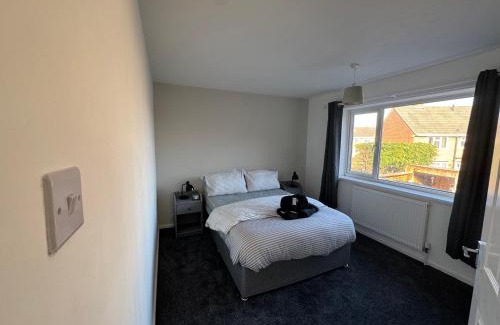 Stockton-on-Tees Casa | HouseSleeps5-Riverfront-Parking-Garden-Contractors