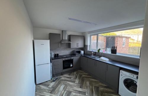 Stockton-on-Tees Casa | HouseSleeps5-Riverfront-Parking-Garden-Contractors