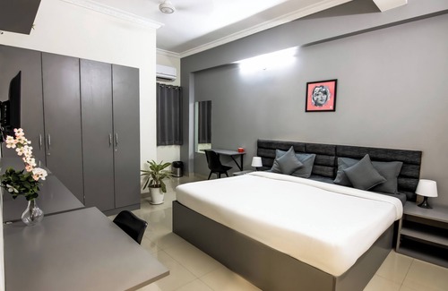 Kondapur Hotel | Housr 50 Luxury Rooms Near Cyber Tower
