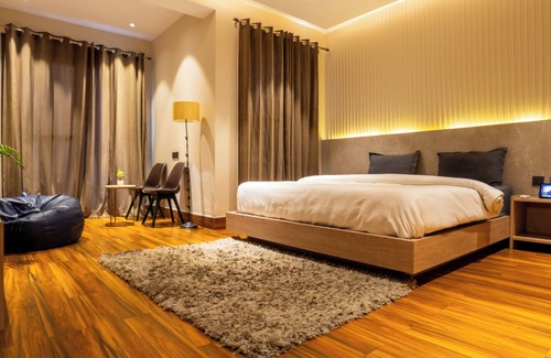 DLF Phase 1 Hotel | Housr Golf Course Road Phase 1 Metro