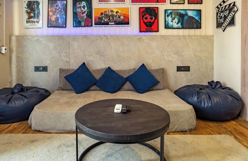 DLF Phase 1 Hotel | Housr Golf Course Road Phase 1 Metro