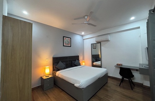 Sushant Lok Hotel | Housr Sector 43 Gurgaon Paras Hospital