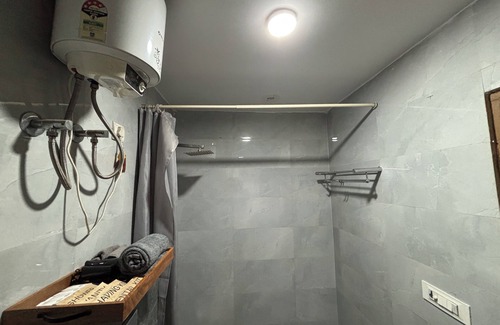 Sushant Lok Hotel | Housr Sector 43 Gurgaon Paras Hospital