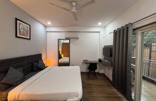 Sushant Lok Hotel | Housr Sector 43 Gurgaon Paras Hospital