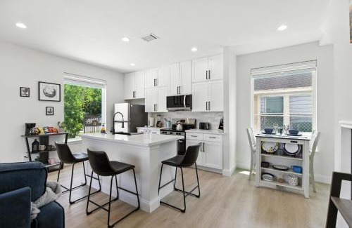 Southeast Houston Apartamento | Houston Cozy Retreat - 3BR 3BA - Downtown Views Duplex