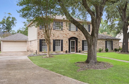 Ponderosa Forest Casa | Houston Escape w/Movie Room, Game Fun & Hot Tub , 15 Min IAH