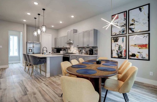 Greater Heights Casa | Houston Heights Luxury Escape –Near Downtown & NRG
