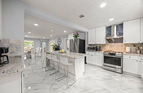 Barker Apartamento | Houston Social Court & Event, Pickleball, Billiard