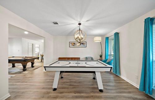 Ponderosa Forest Casa | Houston Stay Game Room Bbq Yard Sleeps 16