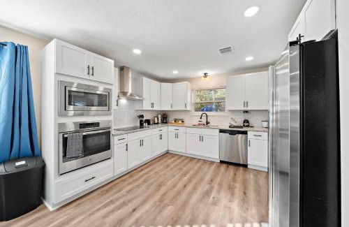 Ponderosa Forest Casa | Houston Stay Game Room Bbq Yard Sleeps 16