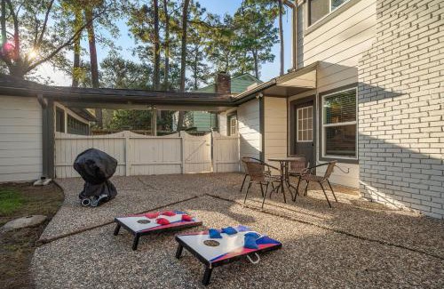 Ponderosa Forest Casa | Houston Stay Game Room Bbq Yard Sleeps 16