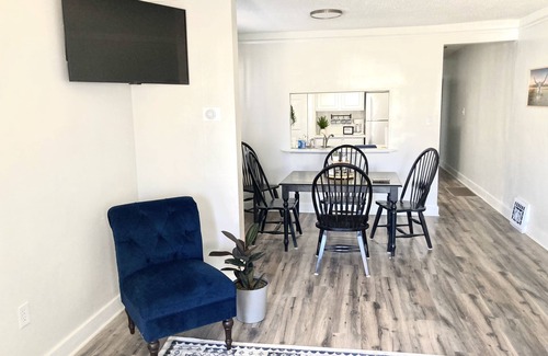 Hutchinson Casa | Houston Whiteside Cottage