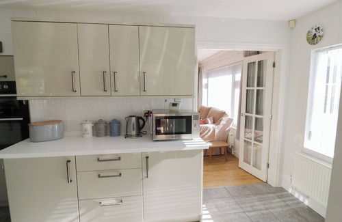 Pitchcombe Cabaña | HOWARD COTTAGE, pet friendly, with a garden in Offenham