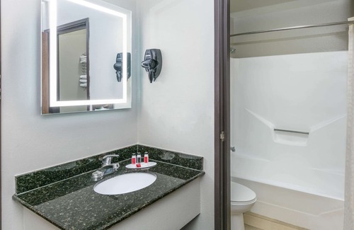 New Braunfels Hotel | Howard Johnson by Wyndham New Braunfels