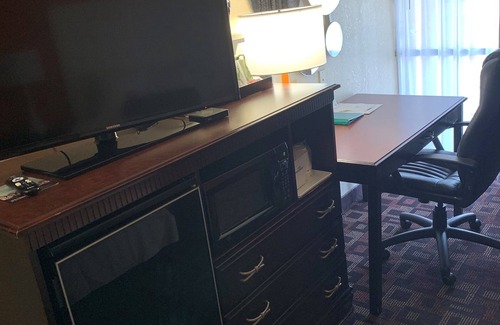 Central Oklahoma City Hotel | Howard Johnson by Wyndham Oklahoma City Airport/ Fairgrounds
