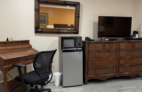 Ridgecrest Hotel | Howard Johnson by Wyndham Ridgecrest, CA