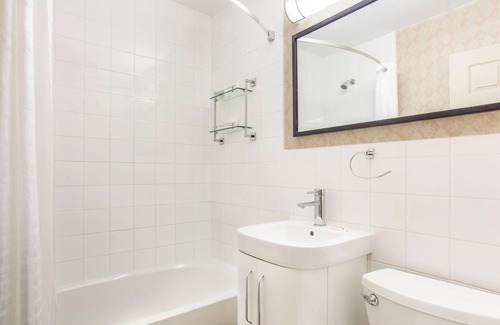 Sunnyside Hotel | Howard Johnson by Wyndham Kingston