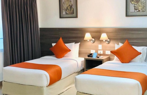 Petit Jean Ocharán Hotel | Howard Johnson by Wyndham Lima Miraflores Larco