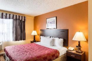 Malden Hotel | Howard Johnson by Wyndham Malden Boston Area
