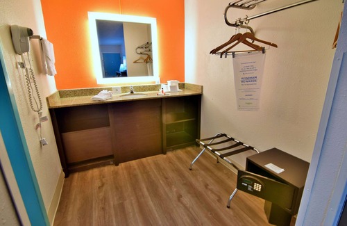 Fellowship Hotel | Howard Johnson by Wyndham Ocala FL I-75
