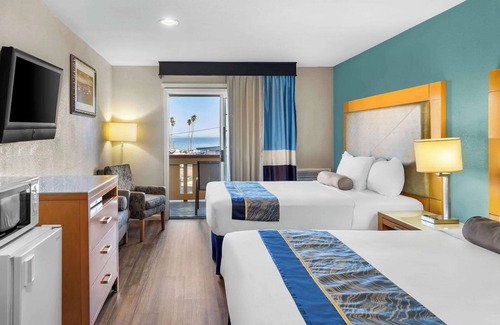 Westside Santa Cruz Hotel | Howard Johnson by Wyndham Santa Cruz Beach Boardwalk